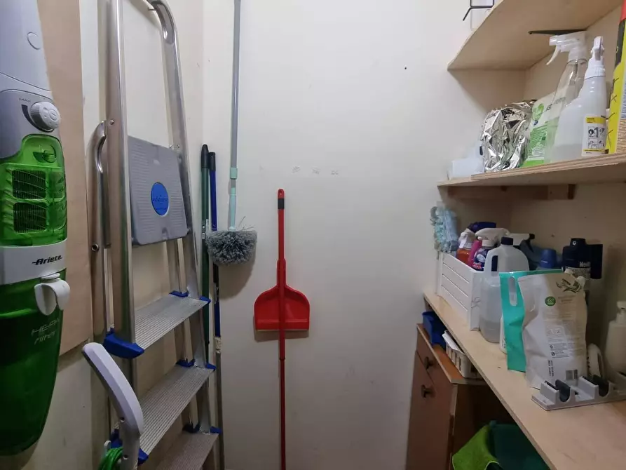 Immagine 13 di Appartamento in vendita  in Piazza Massa a Finale Ligure