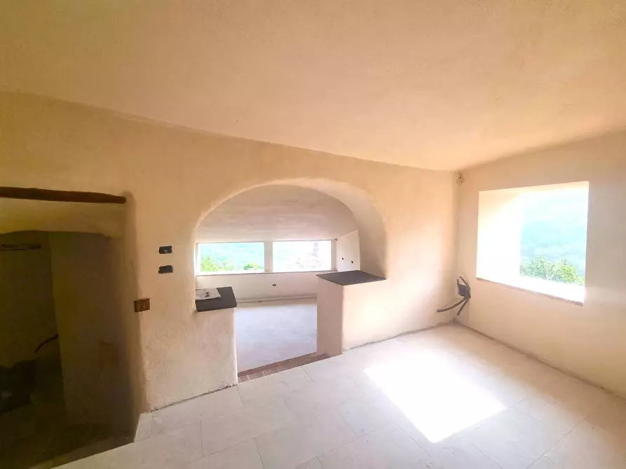 Immagine 2 di Appartamento in vendita  in Via Emo Trinchieri a Finale Ligure