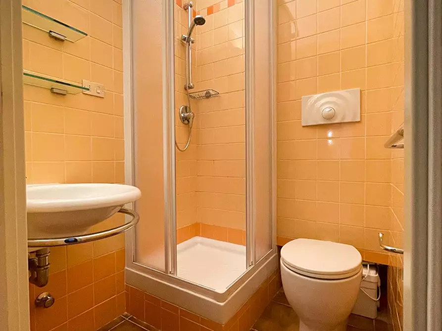 Immagine 16 di Appartamento in vendita  in Via Flavio Gioia 24 a Finale Ligure