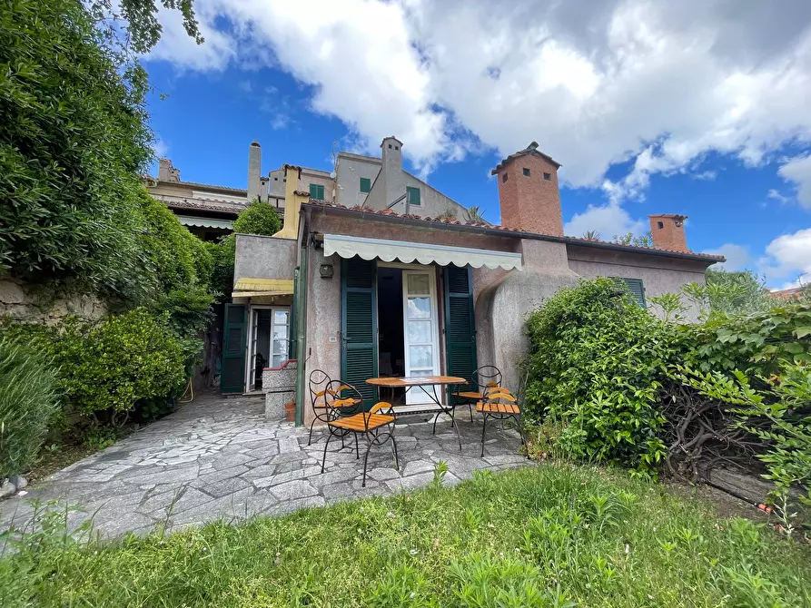 Immagine 3 di Appartamento in vendita  in Via Flavio Gioia 24 a Finale Ligure