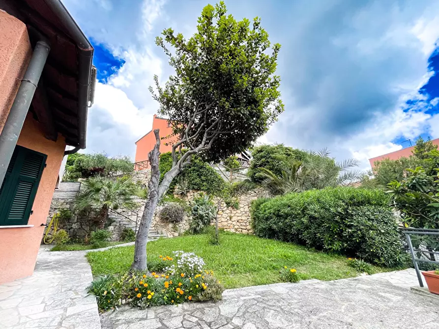 Immagine 9 di Appartamento in vendita  in Via Flavio Gioia 24 a Finale Ligure