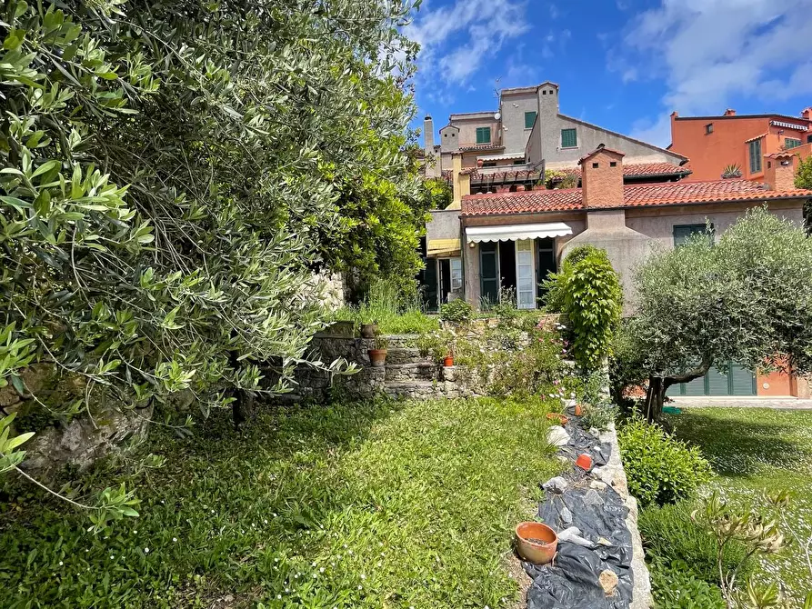 Immagine 28 di Appartamento in vendita  in Via Flavio Gioia 24 a Finale Ligure