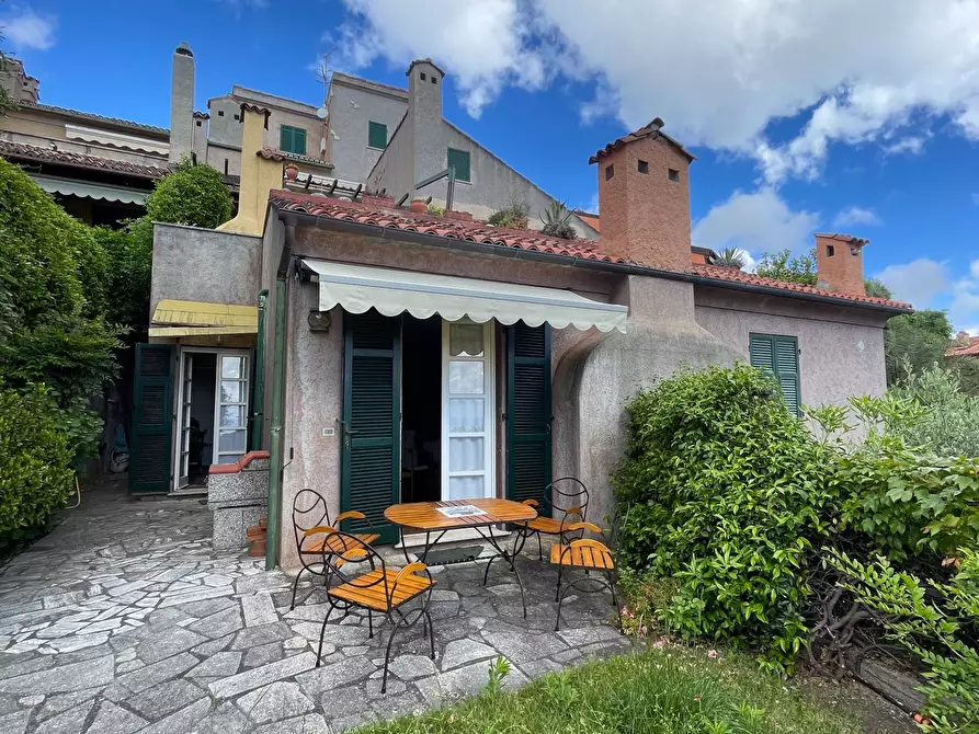 Immagine 29 di Appartamento in vendita  in Via Flavio Gioia 24 a Finale Ligure