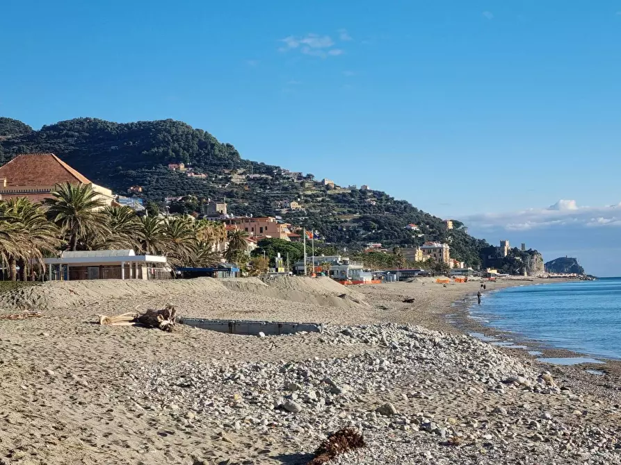 Immagine 30 di Appartamento in vendita  in Via Dante Alighieri 2 a Finale Ligure