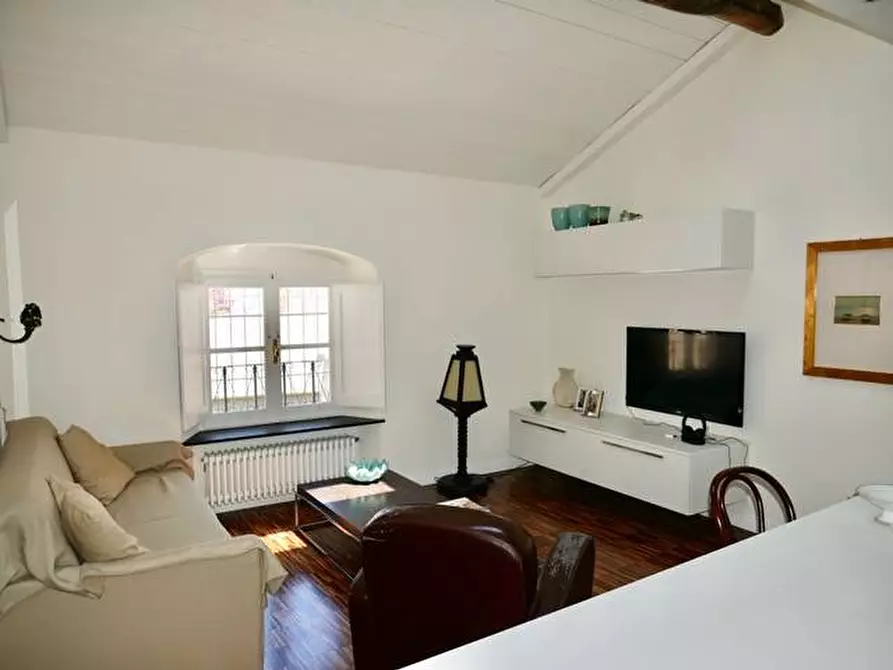 Immagine 1 di Appartamento in vendita  in Via Tommaso Pertica a Finale Ligure