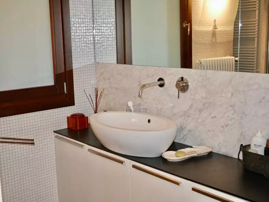 Immagine 20 di Appartamento in vendita  in Via Tommaso Pertica a Finale Ligure