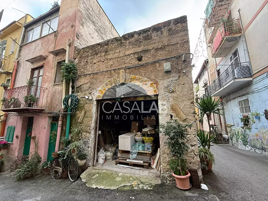 Immagine 1 di Magazzino in vendita  in via trionfo 1 a Carini