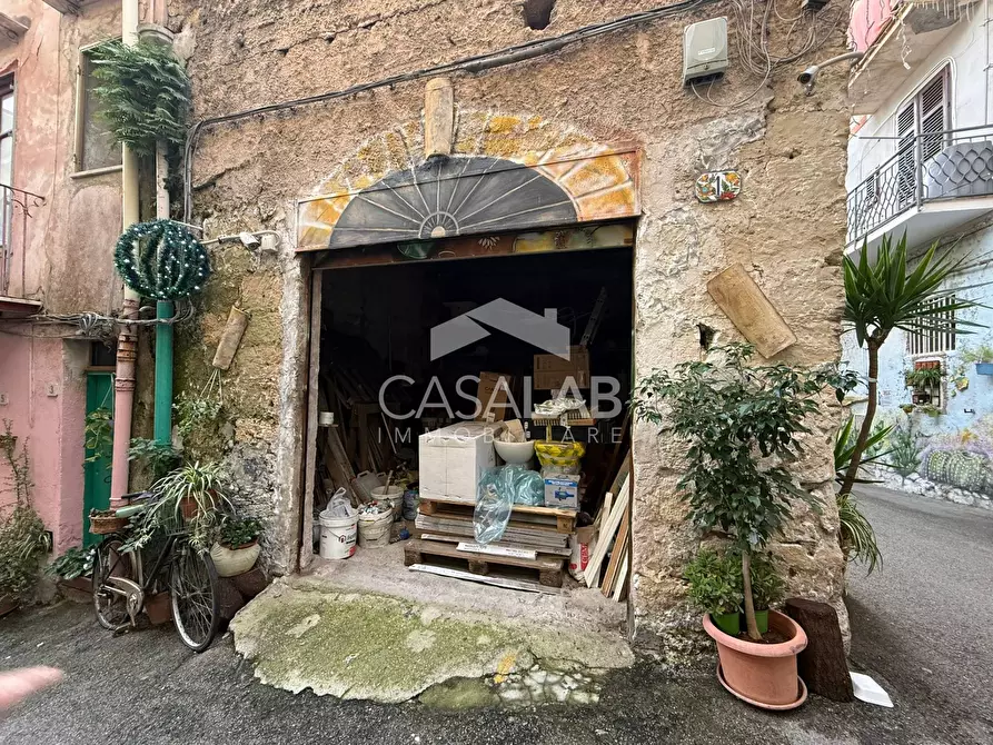 Immagine 4 di Magazzino in vendita  in via trionfo 1 a Carini