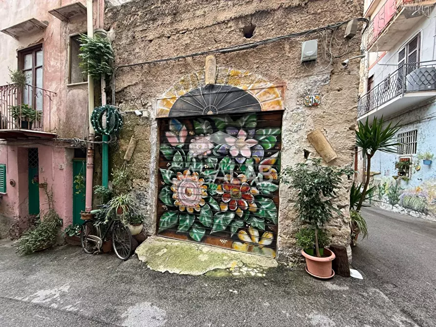 Immagine 7 di Magazzino in vendita  in via trionfo 1 a Carini