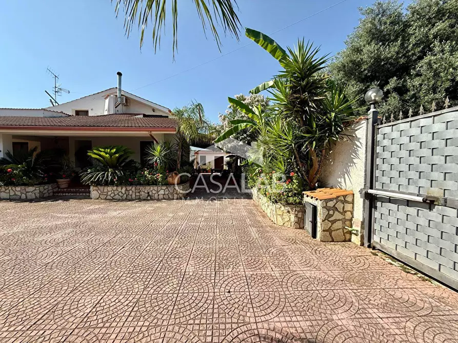 Immagine 2 di Villa in vendita  in Via Fondo Crocco 43 a Carini