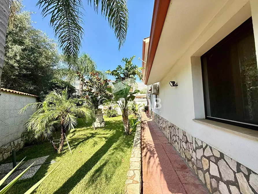 Immagine 26 di Villa in vendita  in Via Fondo Crocco 43 a Carini