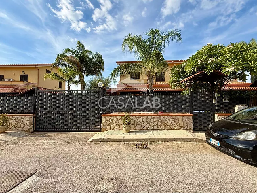 Immagine 2 di Villa in vendita  in Via Seppia 7 a Carini