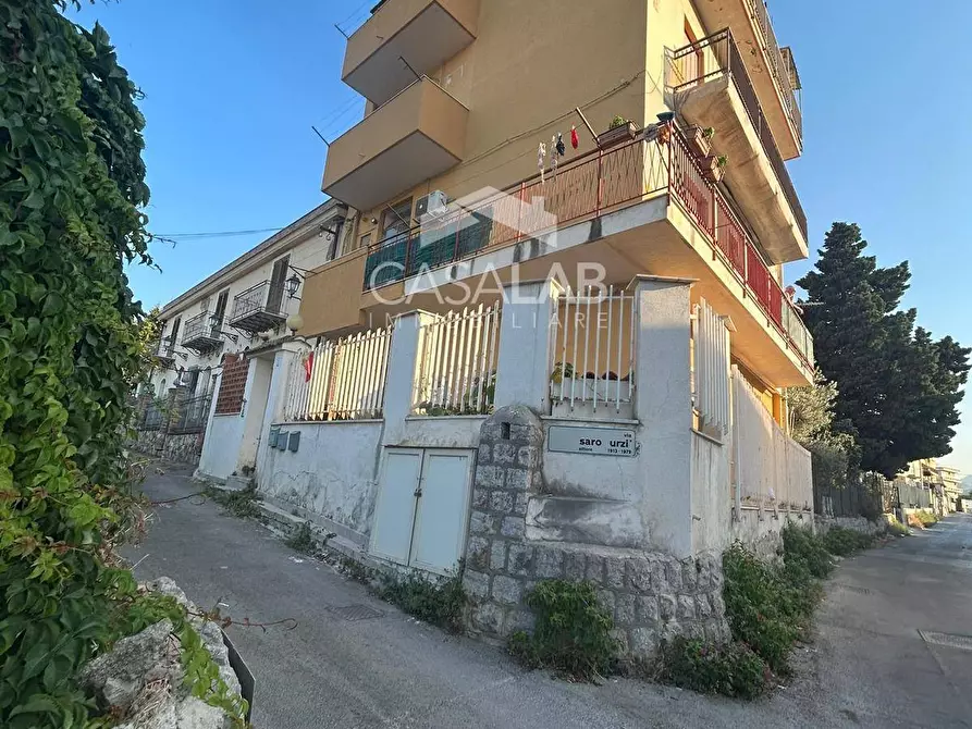 Immagine 2 di Appartamento in vendita  in via Saro Urzì 1 a Palermo