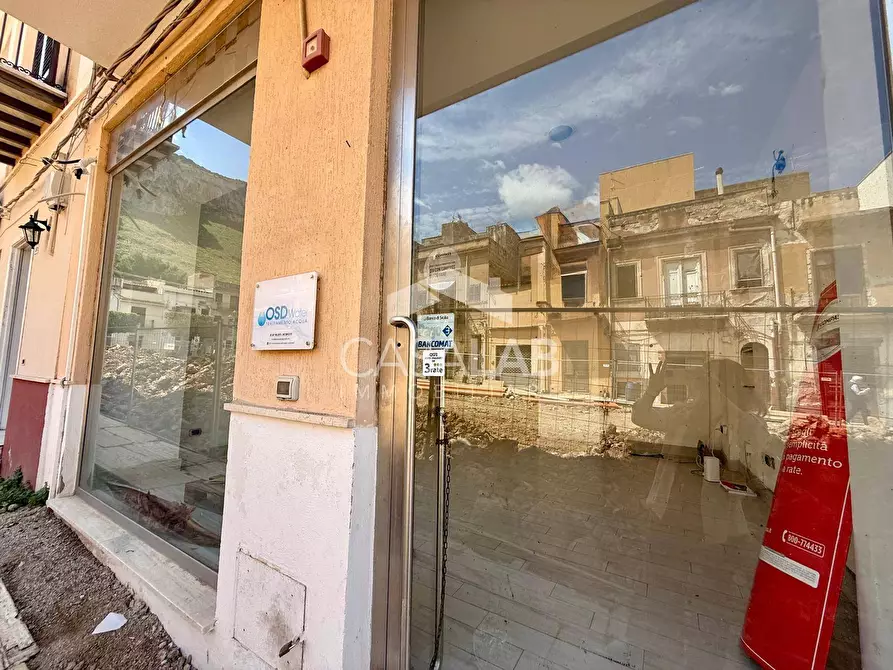 Immagine 1 di Locale commerciale in affitto  in via Graziano snc a Capaci