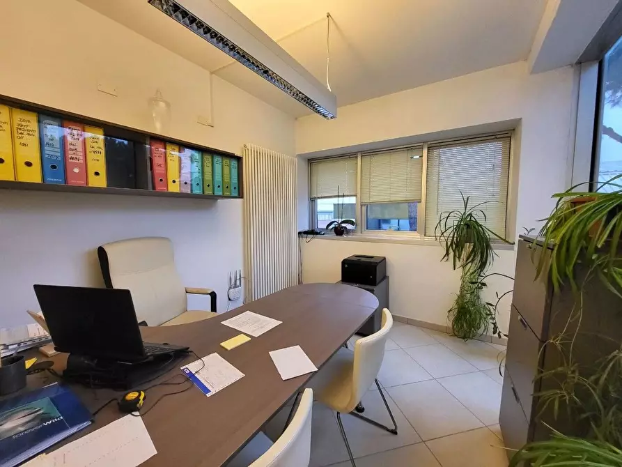 Immagine 3 di Locale commerciale in vendita  a Cervia