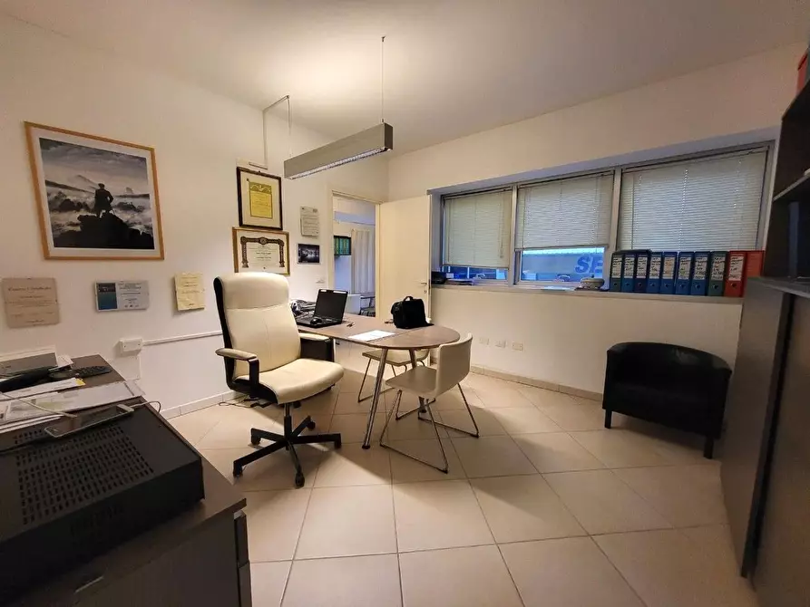 Immagine 2 di Locale commerciale in vendita  a Cervia