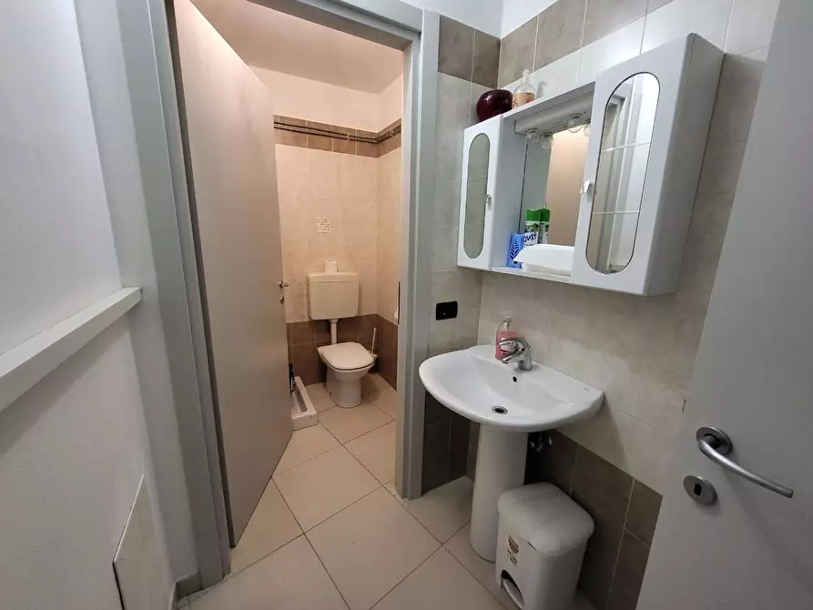 Immagine 4 di Locale commerciale in vendita  a Cervia