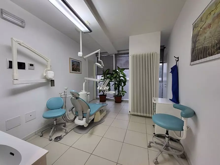 Immagine 8 di Locale commerciale in vendita  a Cervia