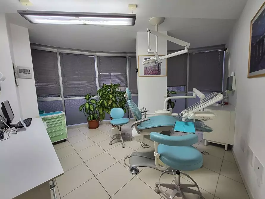 Immagine 9 di Locale commerciale in vendita  a Cervia