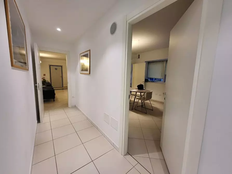 Immagine 10 di Locale commerciale in vendita  a Cervia