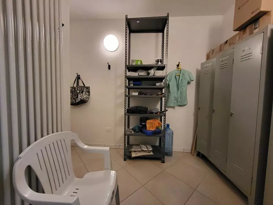 Immagine 13 di Locale commerciale in vendita  a Cervia