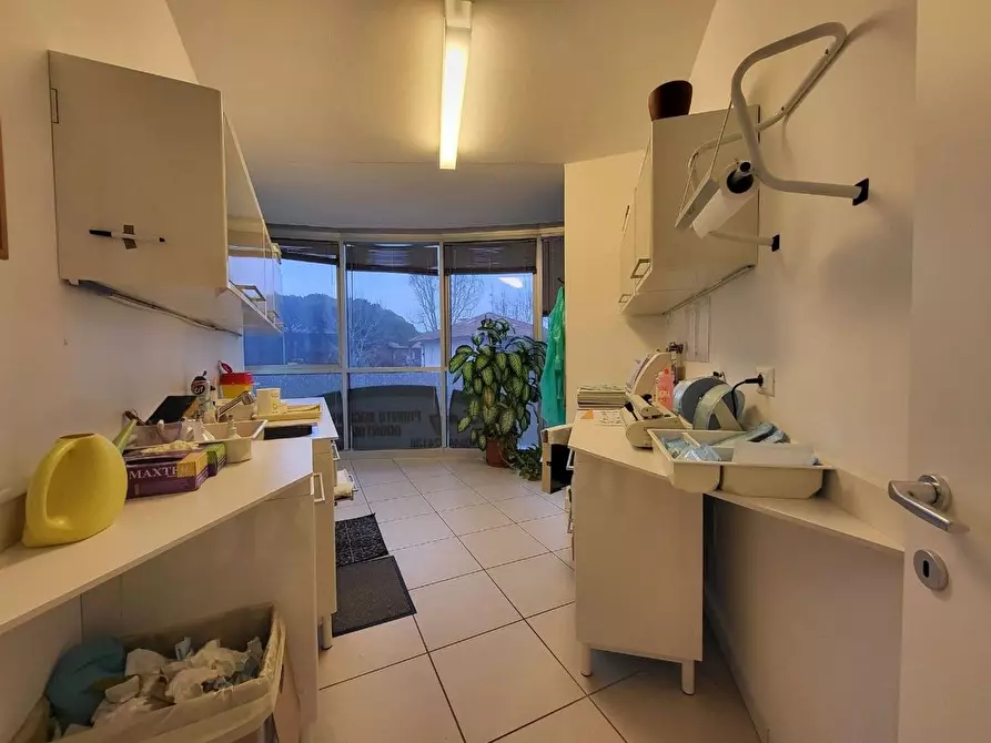 Immagine 15 di Locale commerciale in vendita  a Cervia