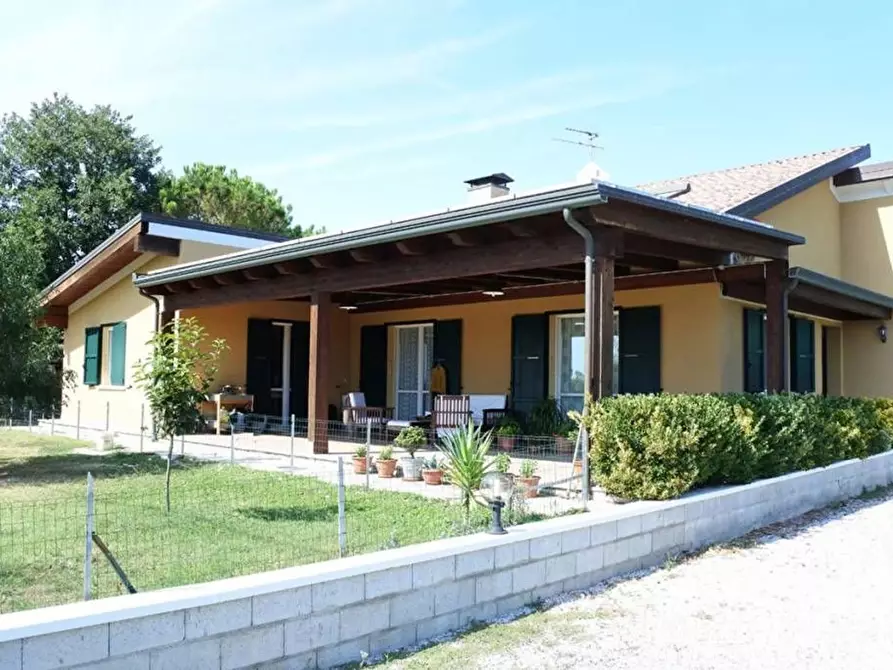 Immagine 1 di Villa in vendita  in Ponte della Vecchia a Ravenna