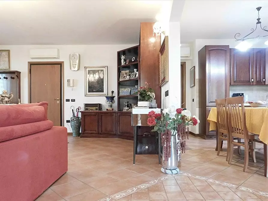 Immagine 13 di Appartamento in vendita  in delle Camelie a Cervia