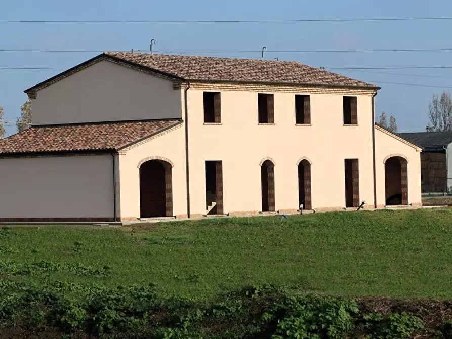 Immagine 1 di Casa semindipendente in vendita  in Dismano a Cervia