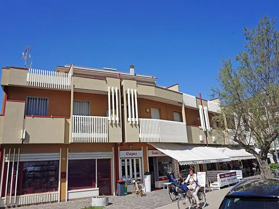 Immagine 3 di Locale commerciale in vendita  in Grazia Deledda a Cervia