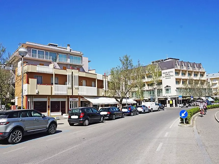Immagine 4 di Locale commerciale in vendita  in Grazia Deledda a Cervia