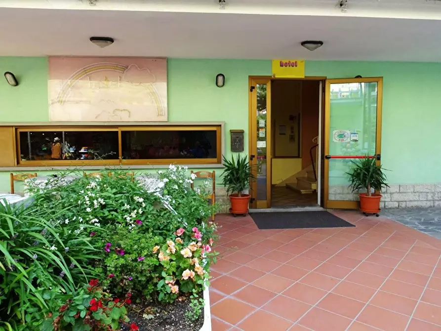 Immagine 6 di Locale commerciale in vendita  in Tito Maccio Plauto a Bellaria-Igea Marina