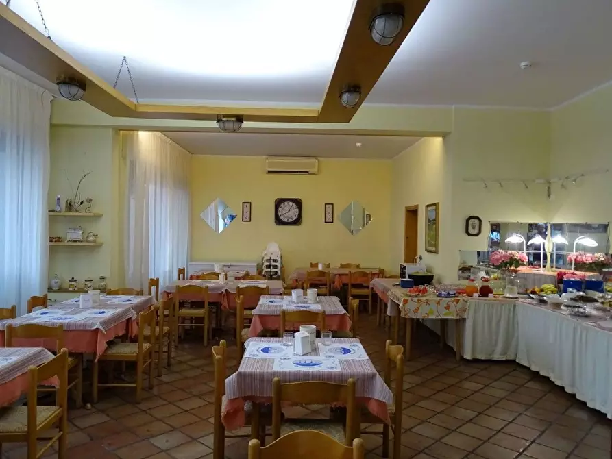 Immagine 11 di Locale commerciale in vendita  in Tito Maccio Plauto a Bellaria-Igea Marina