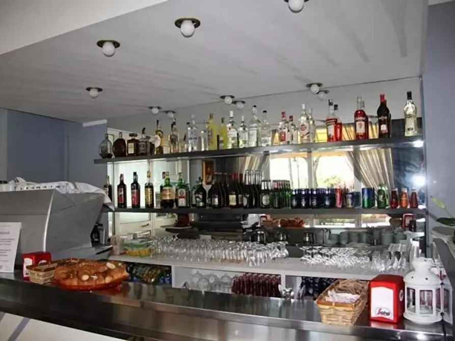 Immagine 2 di Locale commerciale in vendita  in Giosuè Carducci a Cesenatico