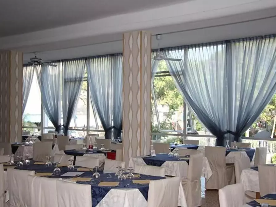 Immagine 3 di Locale commerciale in vendita  in Giosuè Carducci a Cesenatico