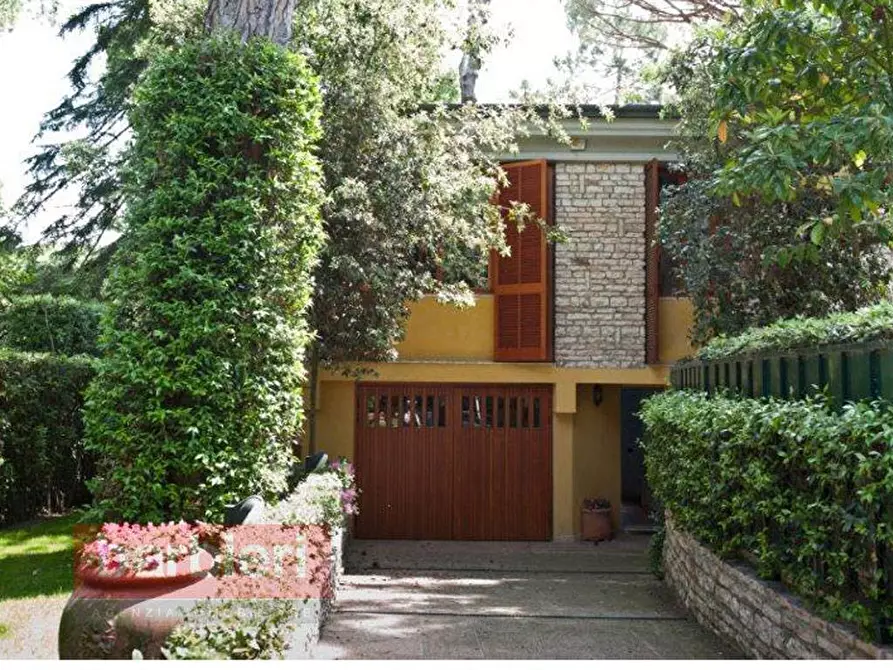 Immagine 1 di Casa semindipendente in vendita  in Viale Verdi 8 a Cervia