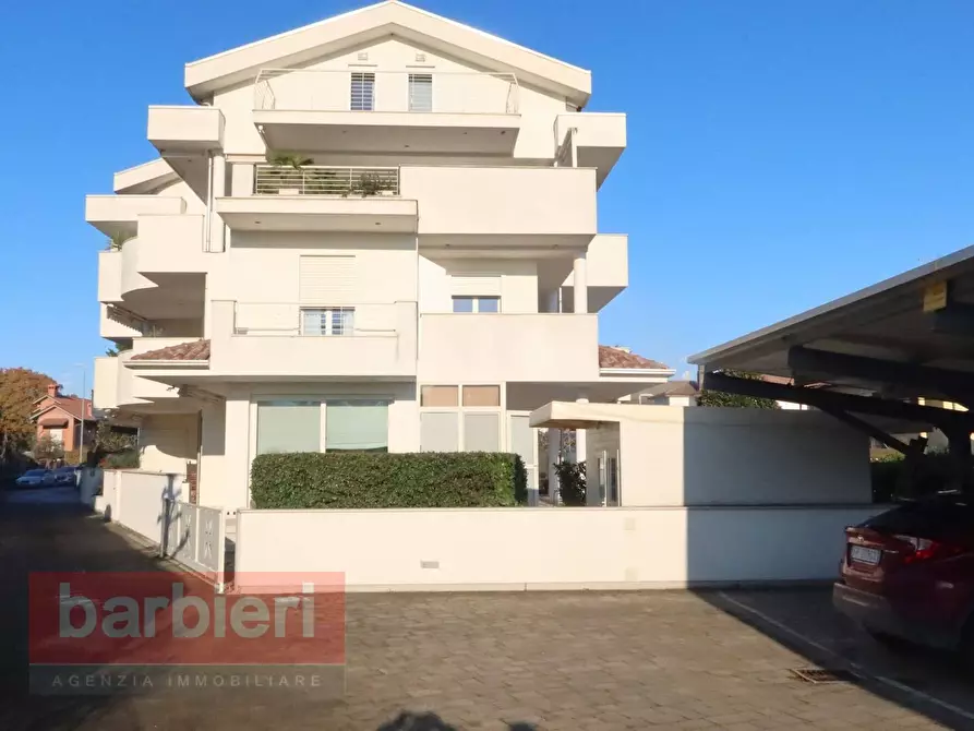 Immagine 1 di Appartamento in affitto  in via democrito a Cervia