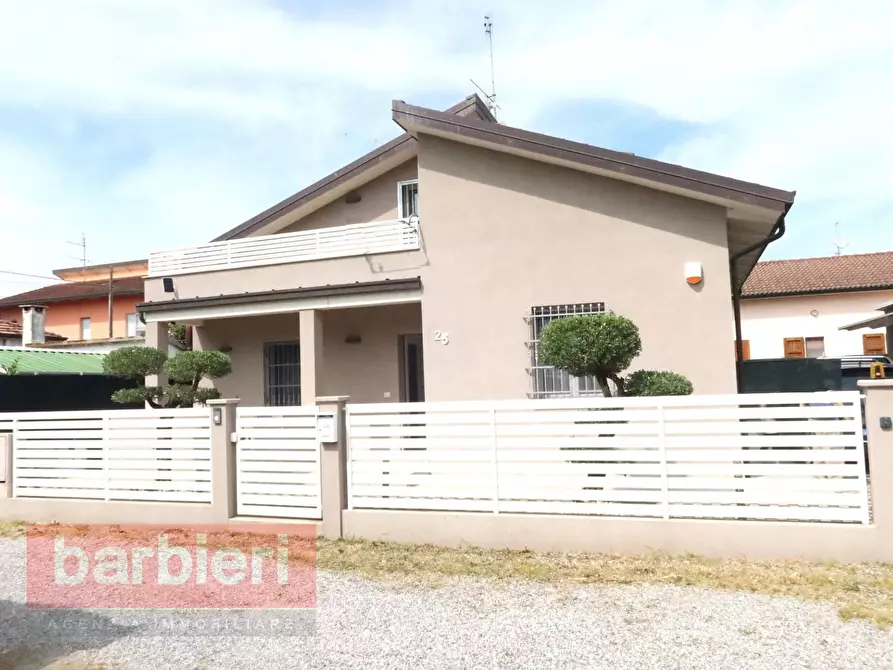 Immagine 1 di Villa in vendita  in Via Matellica 25 a Ravenna