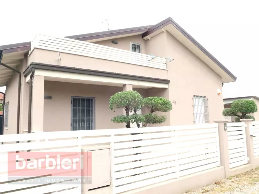 Immagine 2 di Villa in vendita  in Via Matellica 25 a Ravenna