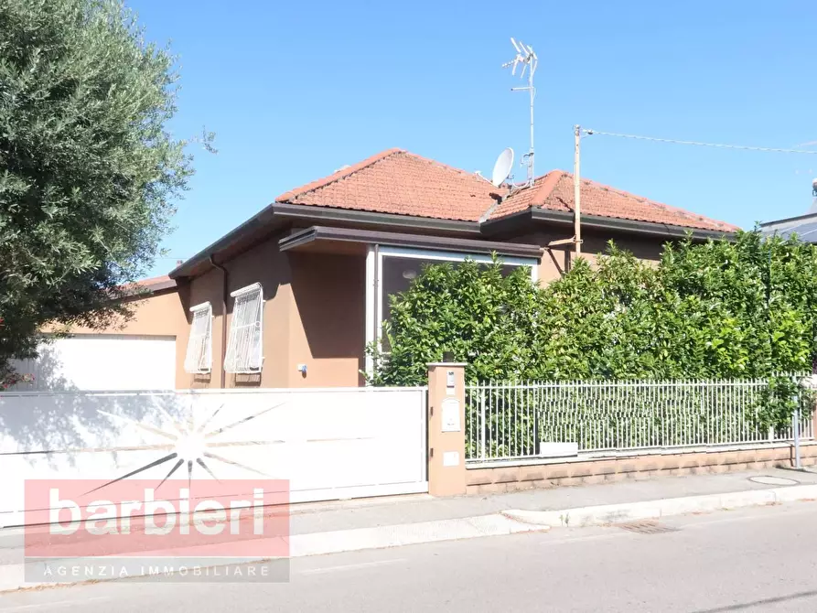 Immagine 1 di Villa in vendita  in VIA PRIMO TARGHINI 4101 a Cesena