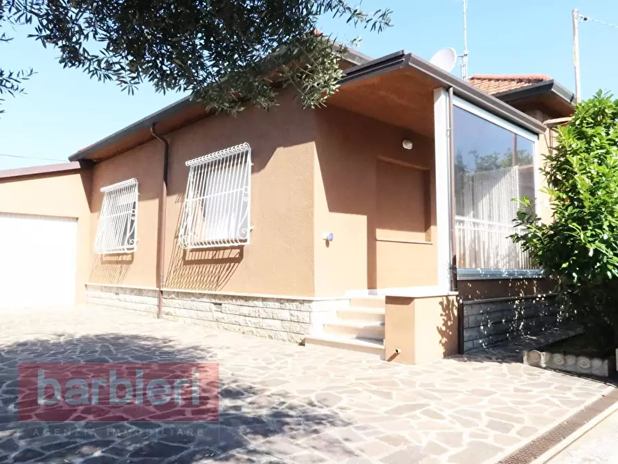 Immagine 3 di Villa in vendita  in VIA PRIMO TARGHINI 4101 a Cesena