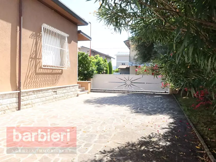 Immagine 4 di Villa in vendita  in VIA PRIMO TARGHINI 4101 a Cesena