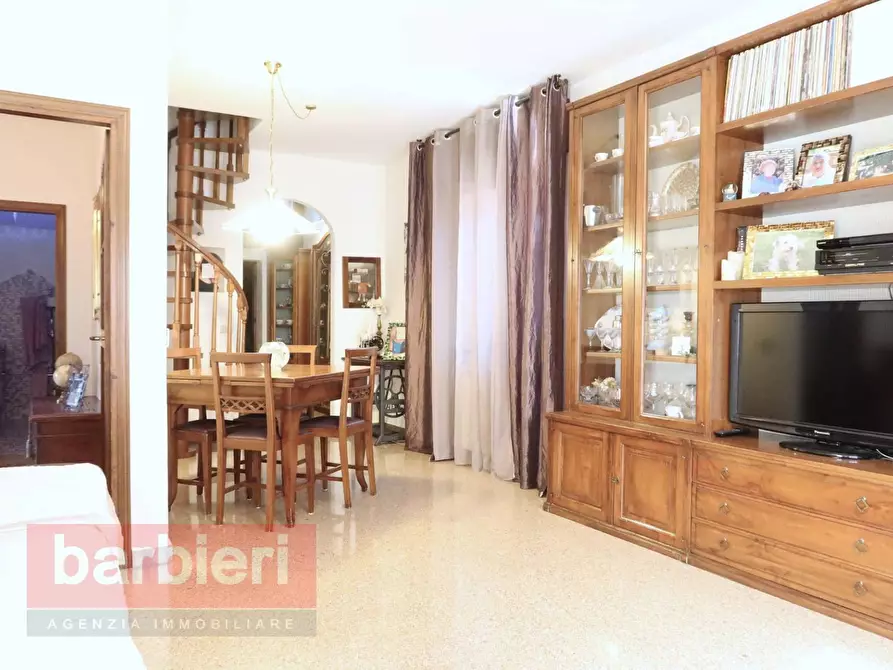 Immagine 7 di Villa in vendita  in VIA PRIMO TARGHINI 4101 a Cesena