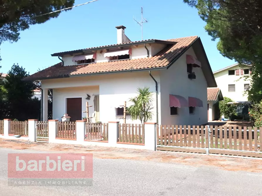 Immagine 1 di Villa in vendita  in via beneficio 2° tronco 5 a Cervia