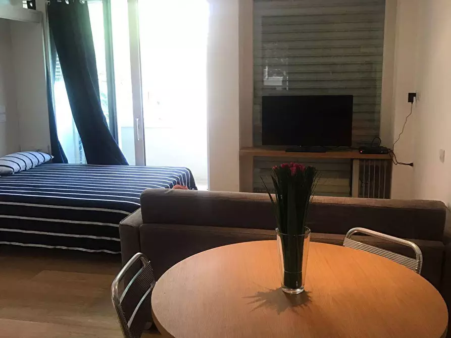 Immagine 4 di Negozio in vendita  in Viale Due Giugno a Cervia