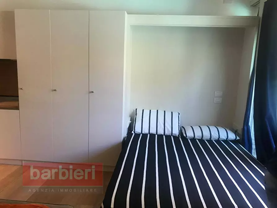 Immagine 9 di Negozio in vendita  in Viale Due Giugno a Cervia