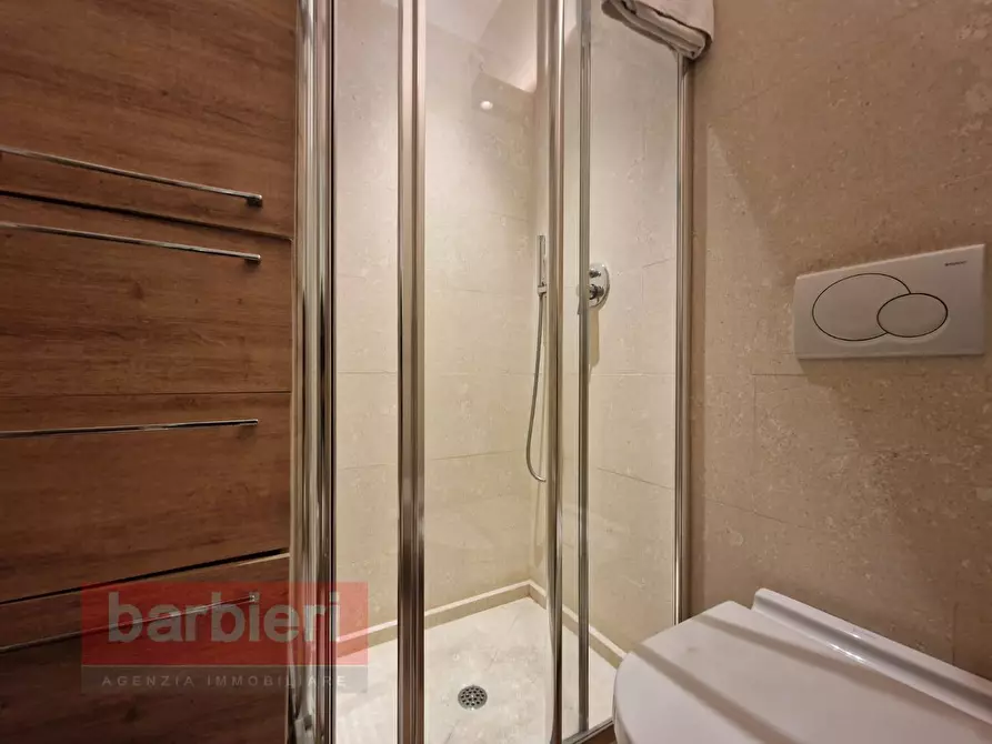 Immagine 15 di Negozio in vendita  in Viale Due Giugno a Cervia