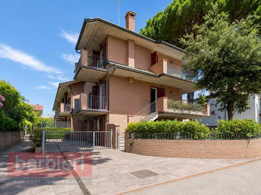 Immagine 1 di Villetta a schiera in vendita  in viale pignocchi 5 a Cervia