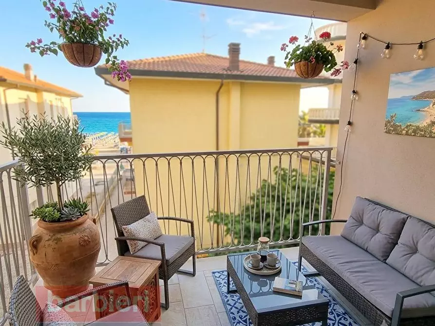Immagine 1 di Appartamento in vendita  in lungomare grazzia deledda 44 a Cervia