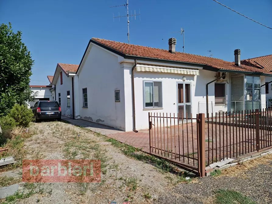 Immagine 1 di Casa semindipendente in vendita  in Via Cervara a Cervia
